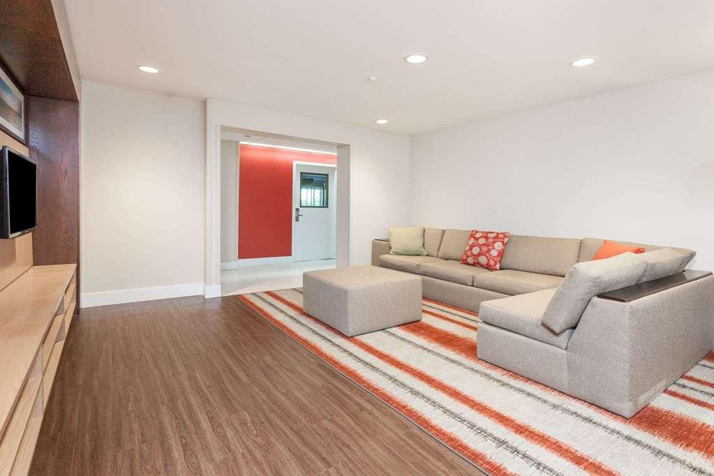 Mainstay Suites Detroit אובורן הילס מראה פנימי תמונה