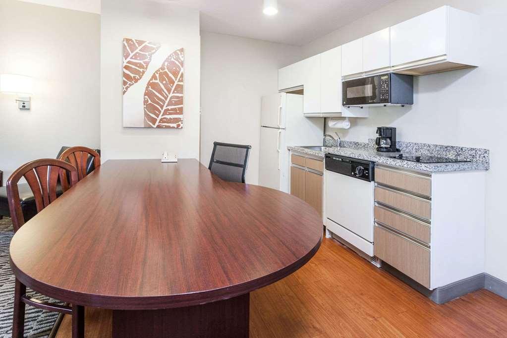Mainstay Suites Detroit אובורן הילס חדר תמונה