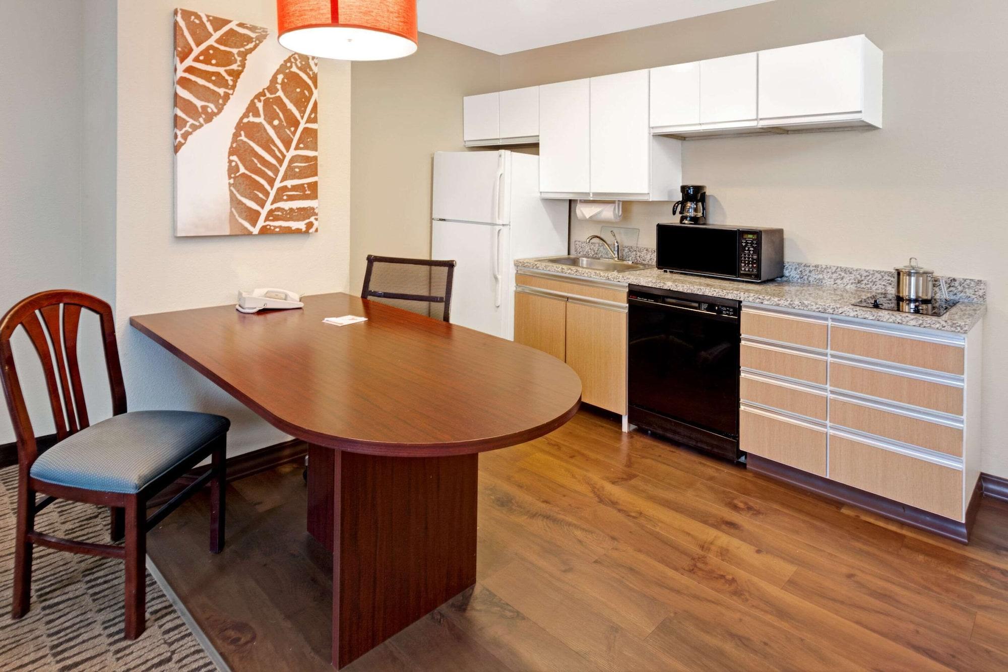 Mainstay Suites Detroit אובורן הילס מראה חיצוני תמונה