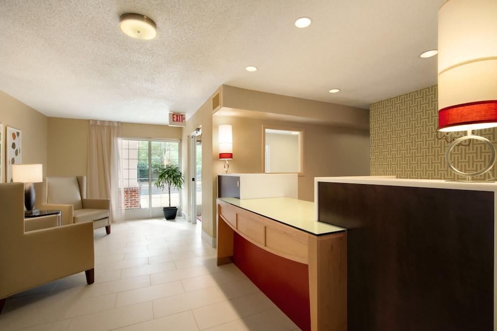 Mainstay Suites Detroit אובורן הילס מראה חיצוני תמונה